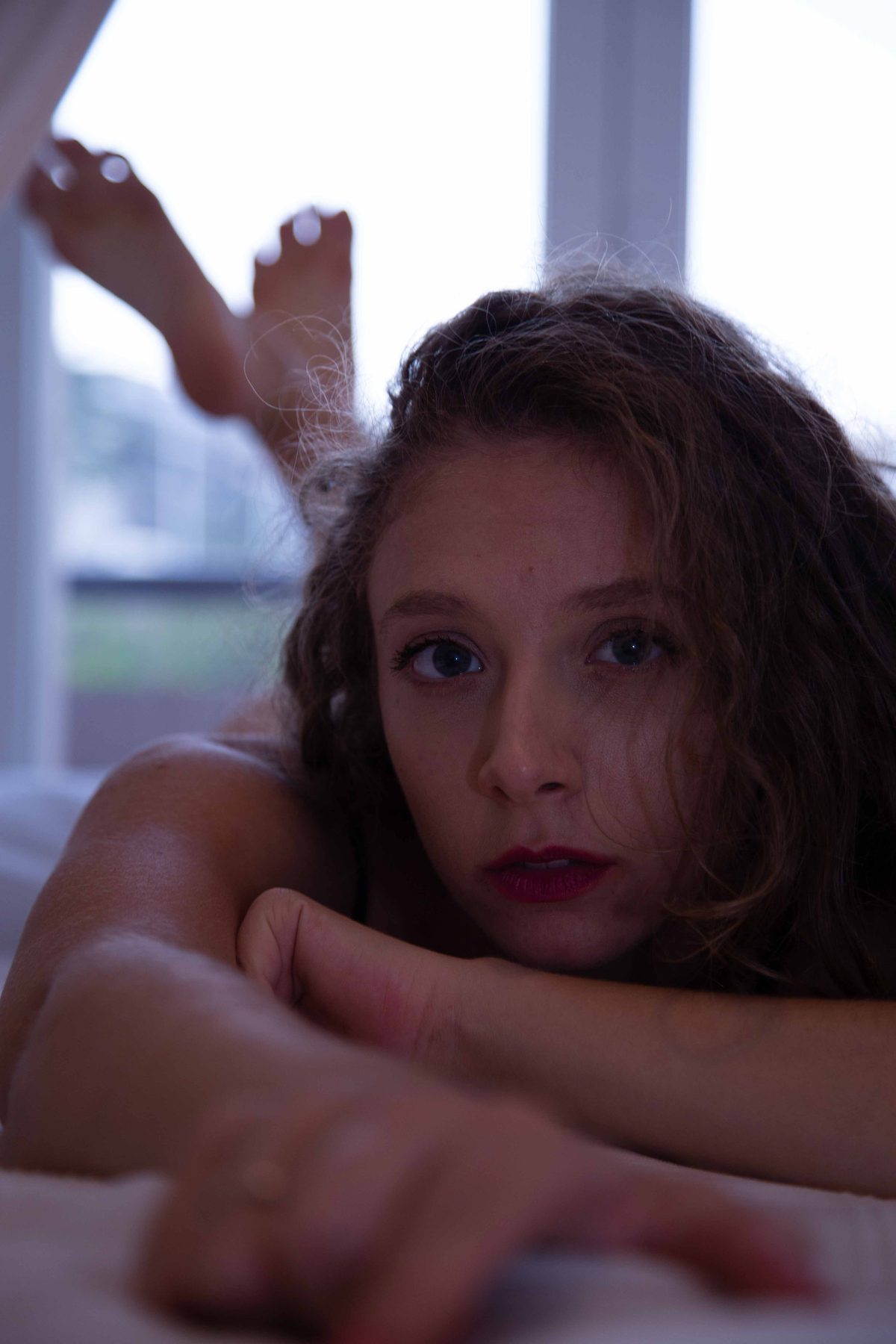 Ritratto boudoir alla finestra